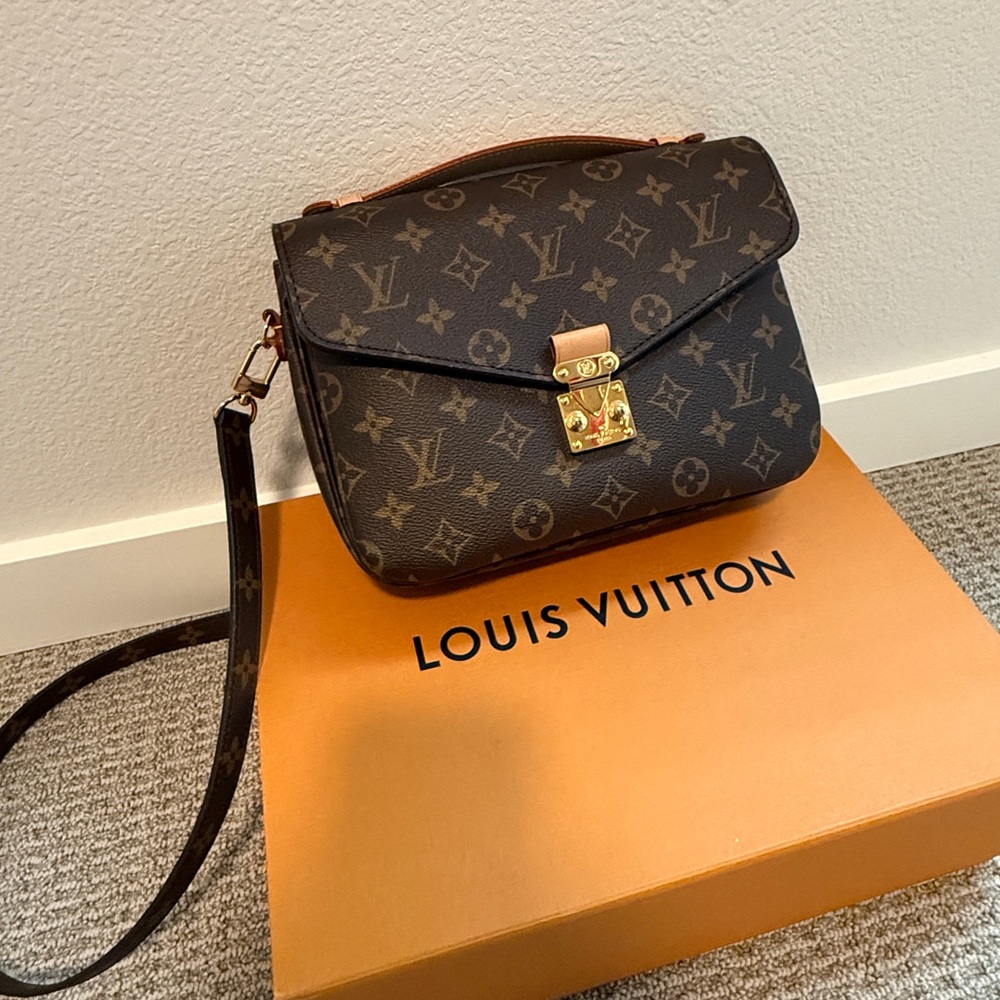 Louis Vuitton Pochette metise Brown Monogram Crossbody Bag